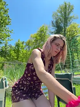 Snapshot of DanaeJustine chatting on May 26, 2026, 5:42 pm DanaeJustine online show from May 26, 2026, 5:42 pm