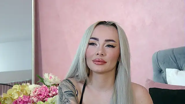 FrancescaMcGray online show from November 13, 2025, 7:40 am