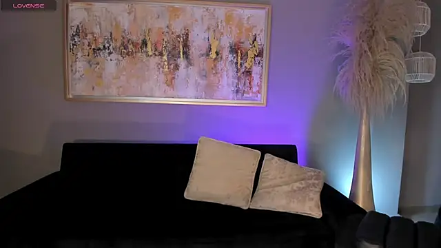 sarawinstone online show from March 15, 2025, 8:43 pm