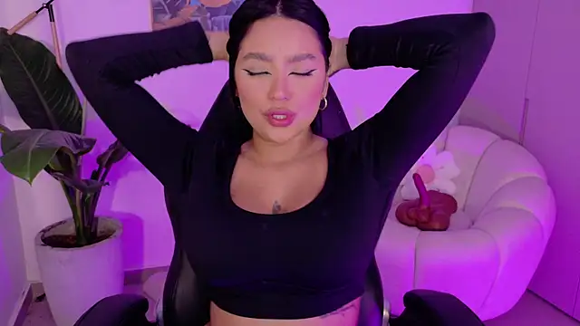 sarawinstone online show from December 21, 2025, 12:18 am