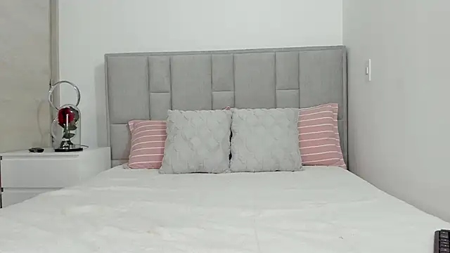 Shana Rymer online show from February 26, 2025, 12:16 am