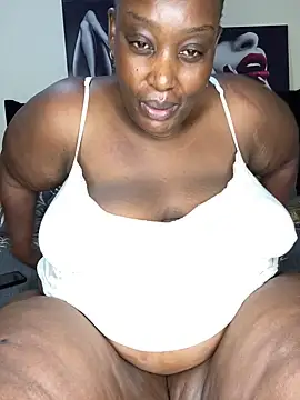 MsWhiteChocolatte online show from February 23, 2025, 10:06 am