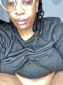 MsWhiteChocolatte online show from December 18, 2025, 3:18 pm