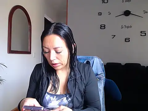 Laura martin  online show from February 25, 2026, 1:21 pm