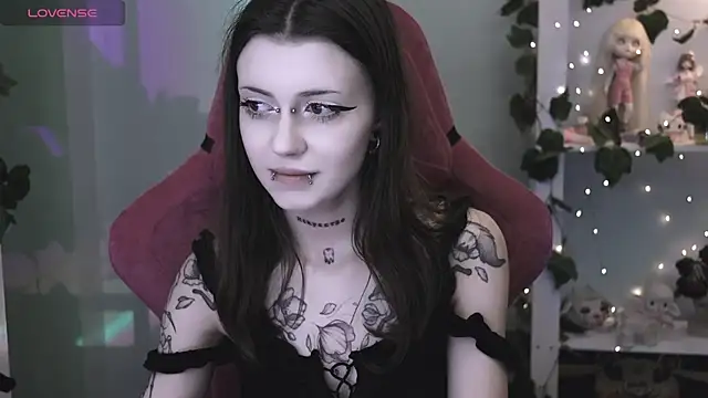 prettybones online show from May 7, 2026, 10:37 pm
