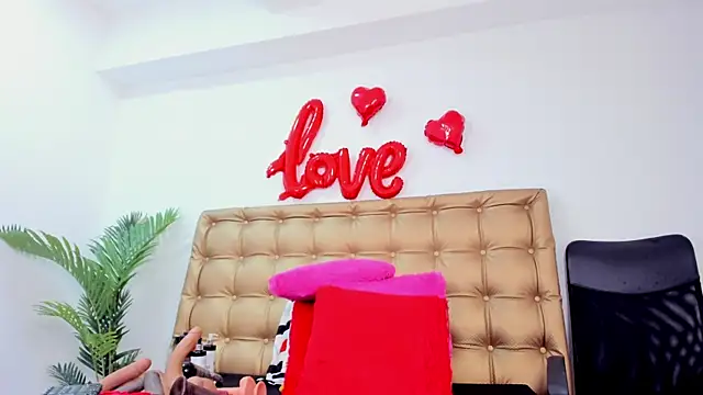 sophie-newton online show from March 7, 2025, 6:33 pm