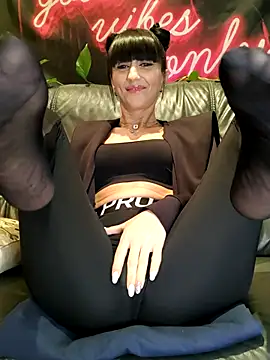 Melody87 online show from October 12, 2025, 3:11 pm