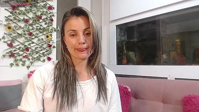 Snapshot of sweetfantasyy69 chatting on March 21, 2025, 3:33 am sweetfantasyy69 online show from March 21, 2025, 3:33 am