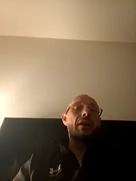 Guitccch online show from April 4, 2026, 3:38 am