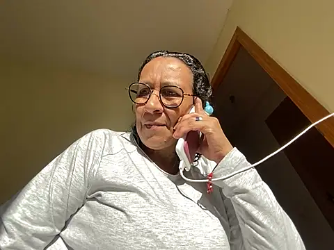 Snapshot of sweeviolet chatting on December 14, 2024, 2:10 pm sweeviolet online show from December 14, 2024, 2:10 pm