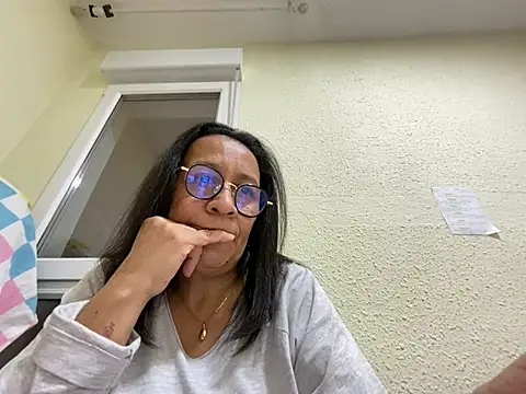 Snapshot of sweeviolet chatting on December 14, 2024, 7:25 pm sweeviolet online show from December 14, 2024, 7:25 pm