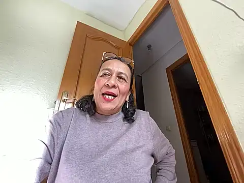 Snapshot of sweeviolet chatting on December 19, 2024, 1:40 pm sweeviolet online show from December 19, 2024, 1:40 pm