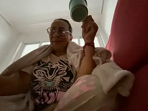 Snapshot of sweeviolet chatting on January 12, 2025, 8:46 am sweeviolet online show from January 12, 2025, 8:46 am