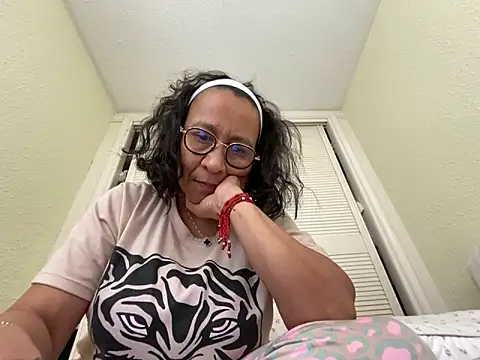 Snapshot of sweeviolet chatting on February 2, 2025, 9:40 am sweeviolet online show from February 2, 2025, 9:40 am