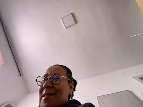 Snapshot of sweeviolet chatting on September 24, 2025, 3:15 pm sweeviolet online show from September 24, 2025, 3:15 pm