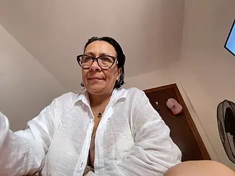 sweeviolet online show from May 10, 2026, 11:04 am