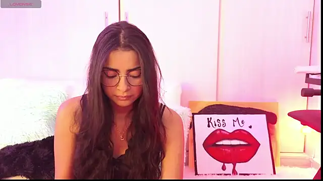 Snapshot of Yues050600 chatting on January 19, 2025, 12:17 am Yues050600 online show from January 19, 2025, 12:17 am