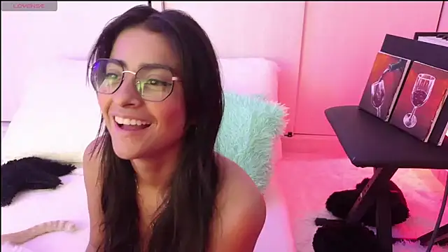 Snapshot of Yues050600 chatting on February 17, 2025, 5:14 am Yues050600 online show from February 17, 2025, 5:14 am