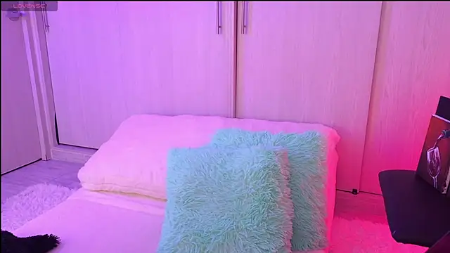 Snapshot of Yues050600 chatting on February 18, 2025, 2:05 am Yues050600 online show from February 18, 2025, 2:05 am