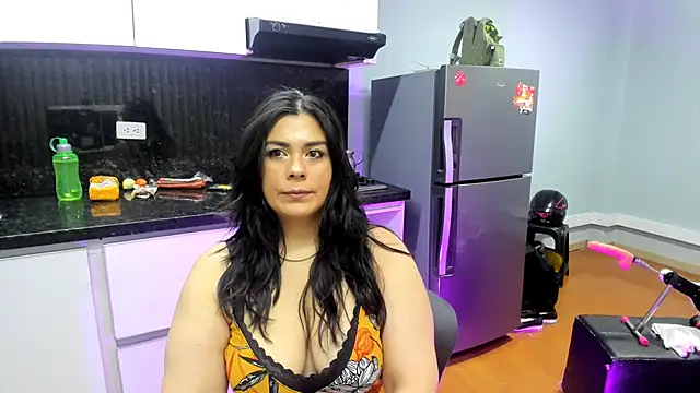 martina foxy  online show from February 18, 2025, 11:44 am