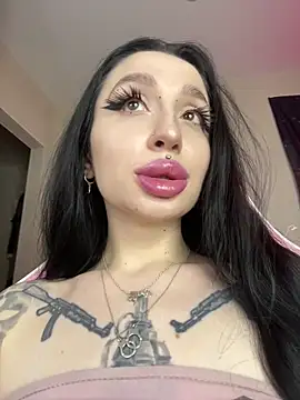 Snapshot of Molly__Moon chatting on April 20, 2026, 2:14 am Molly Moon online show from April 20, 2026, 2:14 am