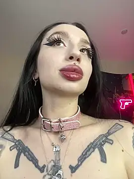Snapshot of Molly__Moon chatting on May 20, 2026, 3:13 am Molly Moon online show from May 20, 2026, 3:13 am