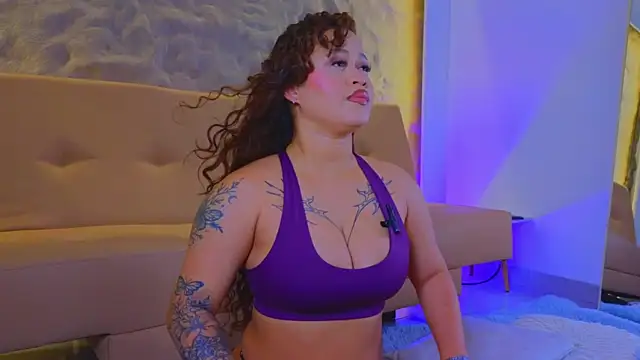 Isa  Blanc online show from October 10, 2025, 1:26 am