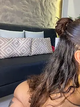 Isa  Blanc online show from April 16, 2026, 3:40 am