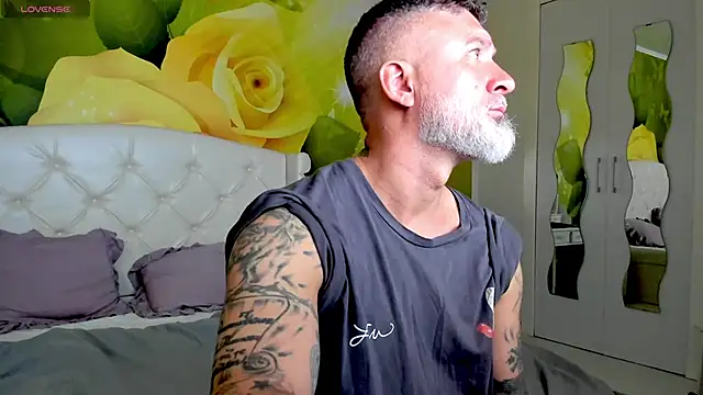 BlowMyXXL online show from October 21, 2025, 6:58 am