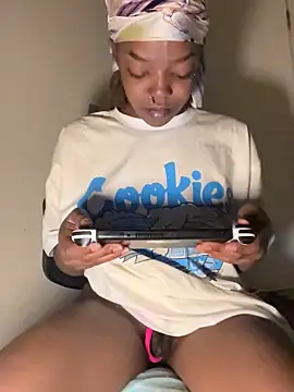 Snapshot of minimama69 chatting on March 8, 2025, 10:00 am minimama69 online show from March 8, 2025, 10:00 am