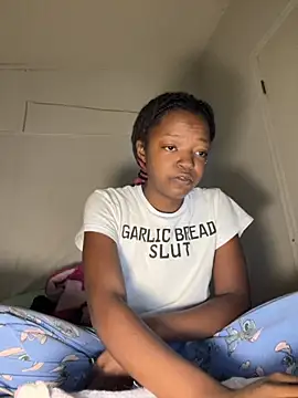 Snapshot of minimama69 chatting on November 3, 2025, 11:33 am minimama69 online show from November 3, 2025, 11:33 am