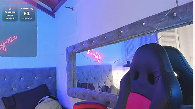 sarajhonson dl online show from November 25, 2025, 5:13 pm