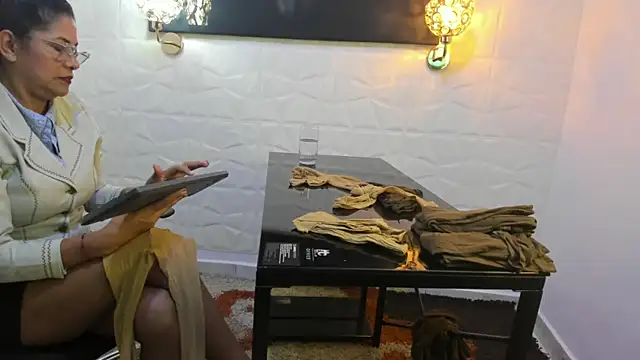 miss lucero1 online show from February 3, 2025, 5:35 pm