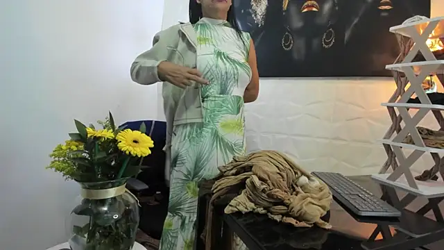 miss lucero1 online show from February 14, 2025, 3:43 am