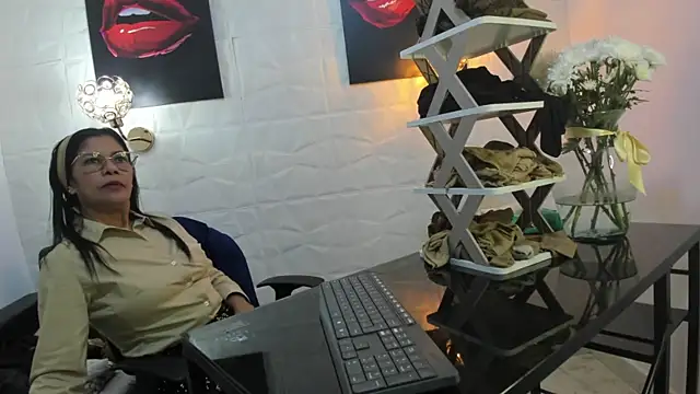 miss lucero1 online show from March 4, 2025, 2:17 am