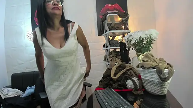 miss lucero1 online show from March 8, 2025, 5:28 am