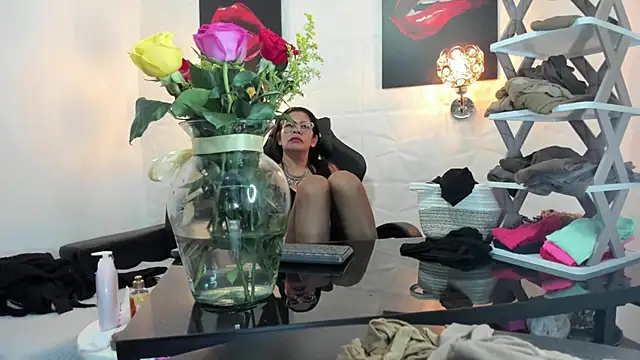 miss lucero1 online show from March 20, 2025, 4:29 am