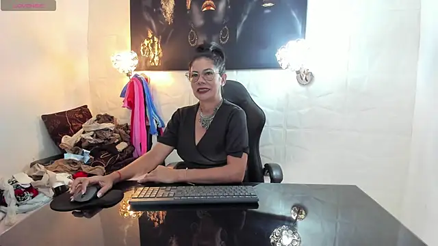 miss lucero1 online show from November 7, 2025, 11:49 pm