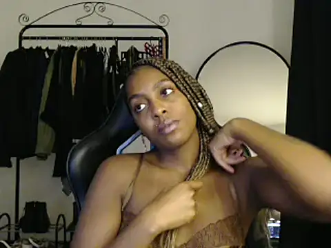 marisilva br online show from February 24, 2025, 10:25 pm