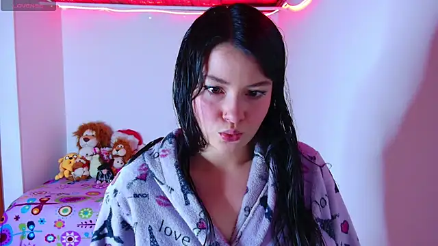 juli05star20 online show from November 26, 2025, 3:18 am