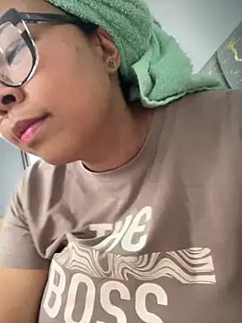 XMara online show from November 11, 2025, 5:46 pm