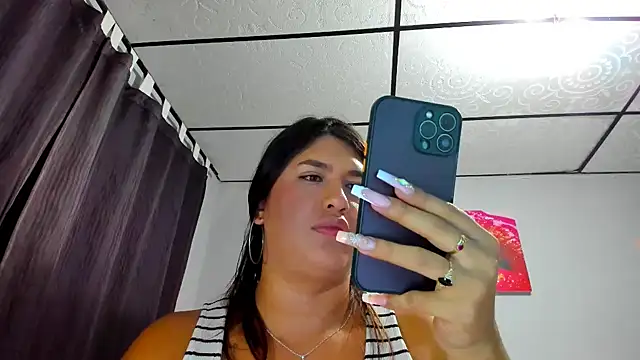 Snapshot of aleziiacam chatting on September 16, 2025, 5:19 am aleziiacam online show from September 16, 2025, 5:19 am