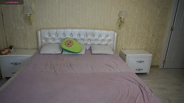 Snapshot of LunaaMayy chatting on November 19, 2025, 10:10 pm LunaaMayy online show from November 19, 2025, 10:10 pm