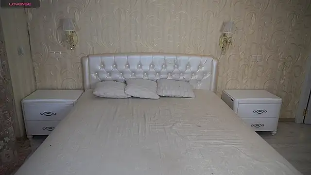 Snapshot of LunaaMayy chatting on November 23, 2025, 12:10 am LunaaMayy online show from November 23, 2025, 12:10 am