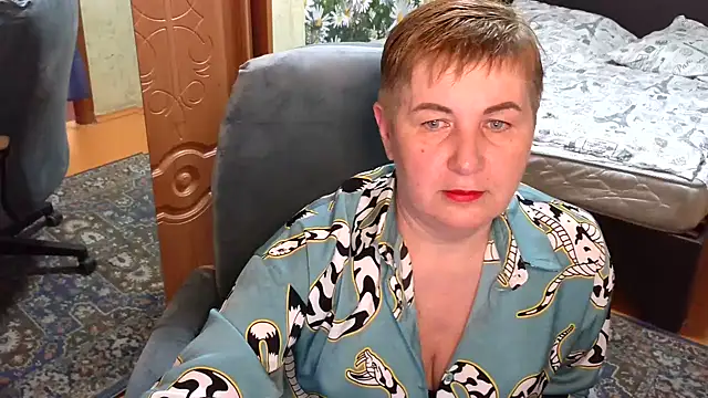 NicoleOlla online show from February 28, 2025, 12:20 pm