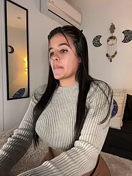 Snapshot of EmelyRogers chatting on March 7, 2025, 6:43 pm EmelyRogers online show from March 7, 2025, 6:43 pm