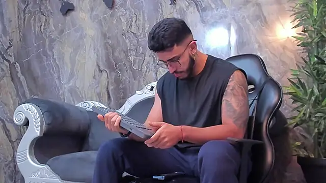 Liam Kleiin online show from February 7, 2025, 11:45 am