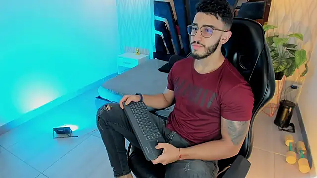 Liam Kleiin online show from December 3, 2025, 11:30 am