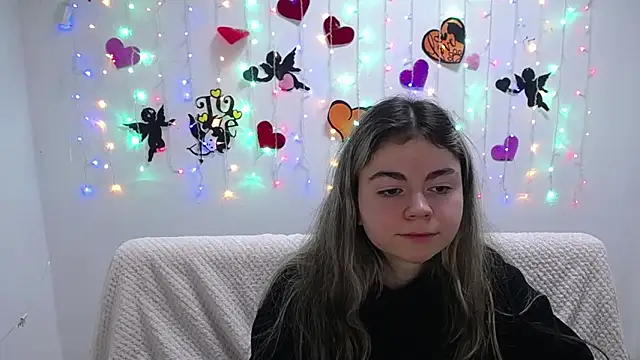 TinaRedly online show from February 11, 2025, 9:46 pm