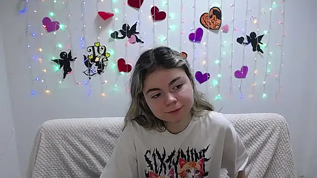 TinaRedly online show from February 12, 2025, 3:51 am